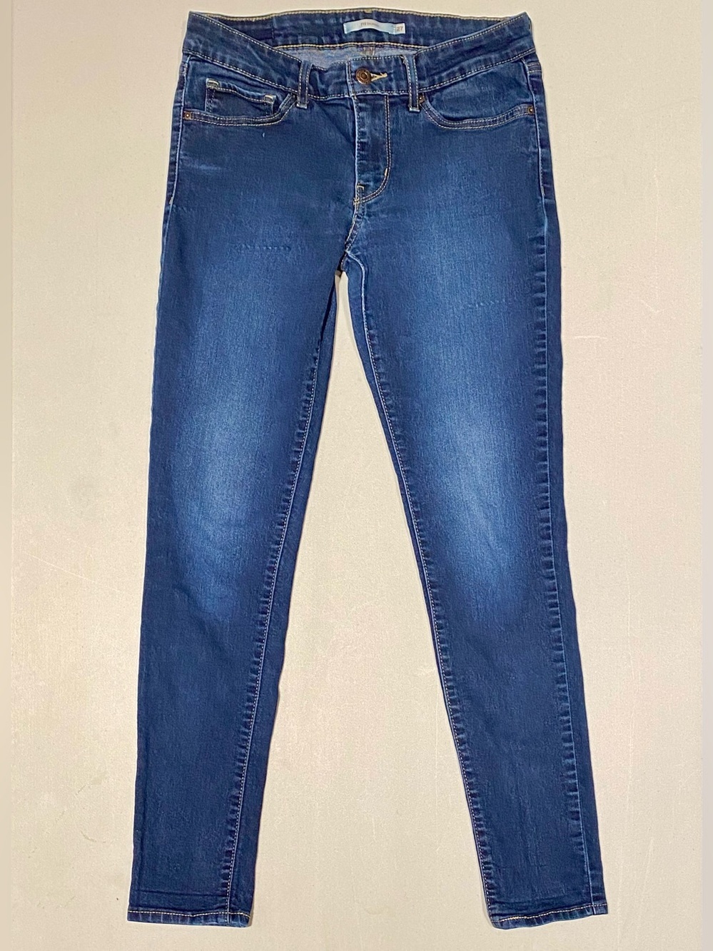 Levi's 711 Mid Rise Skinny Jeans In Blue Dark Wash, size 27